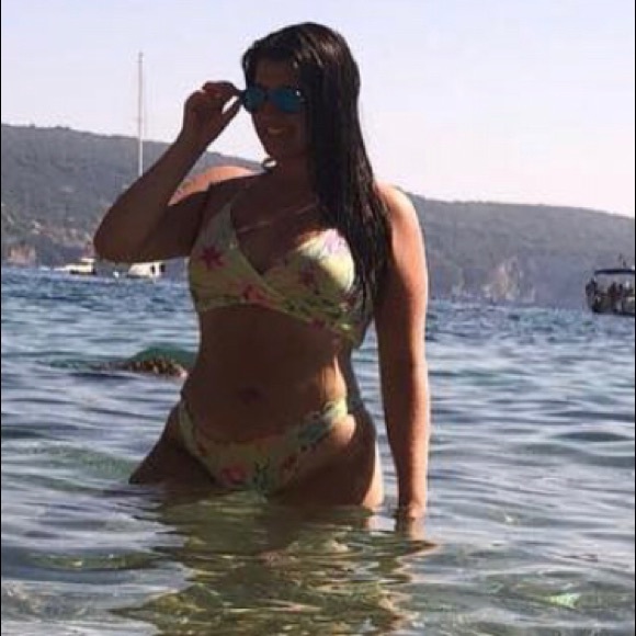 Pink vs wrap bikini - Picture 2 of 2